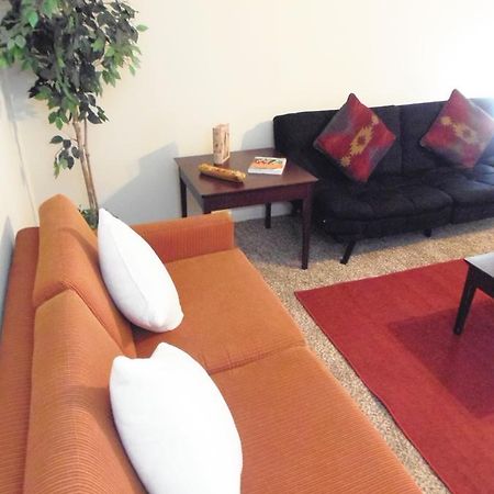 International Hostel Near The Galleria Houston Esterno foto